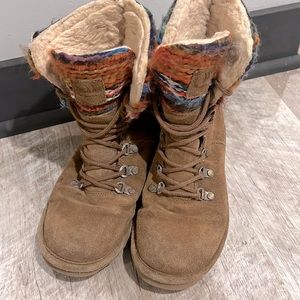 Bearpaw tie boots, size 7